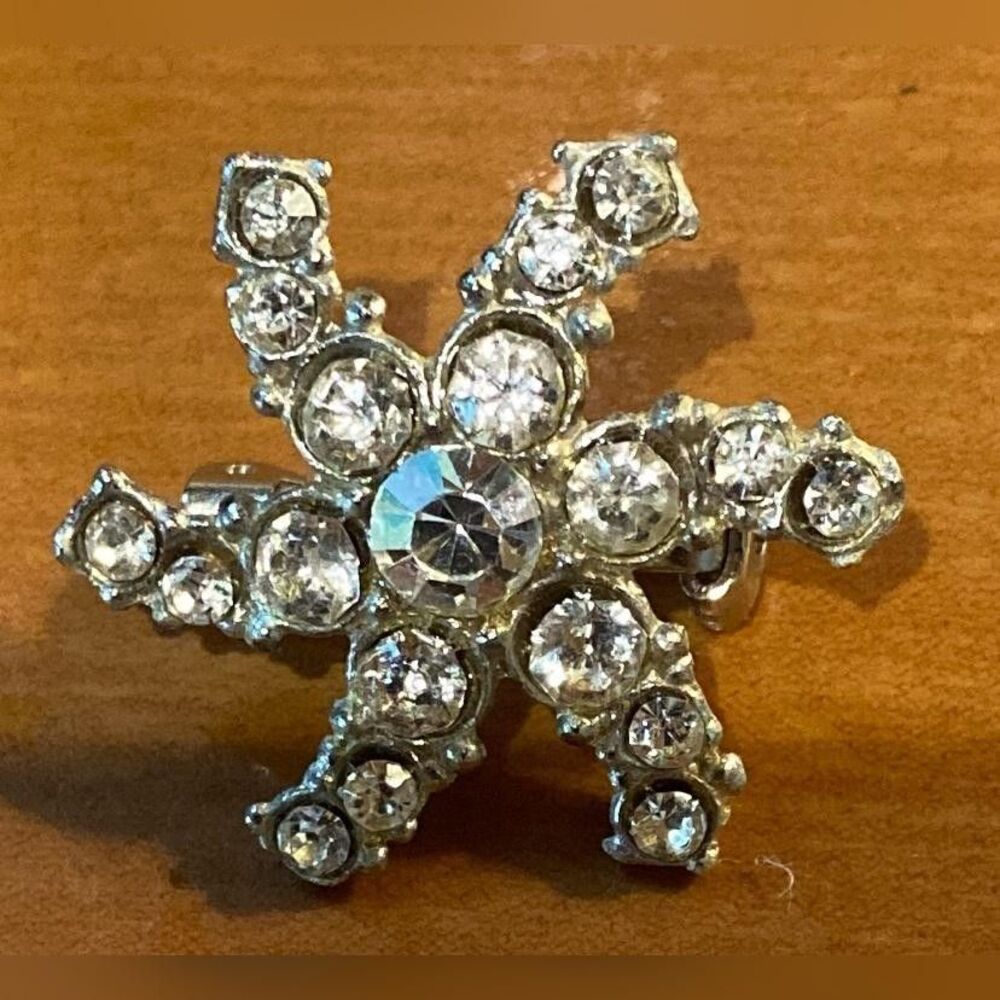Silver Tone Clear Rhinestone Snowflake Brooch Pin Sparkle Nature 1 Inch Jewelry